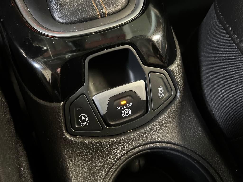 Used 2020 Jeep Compass Limited image 17