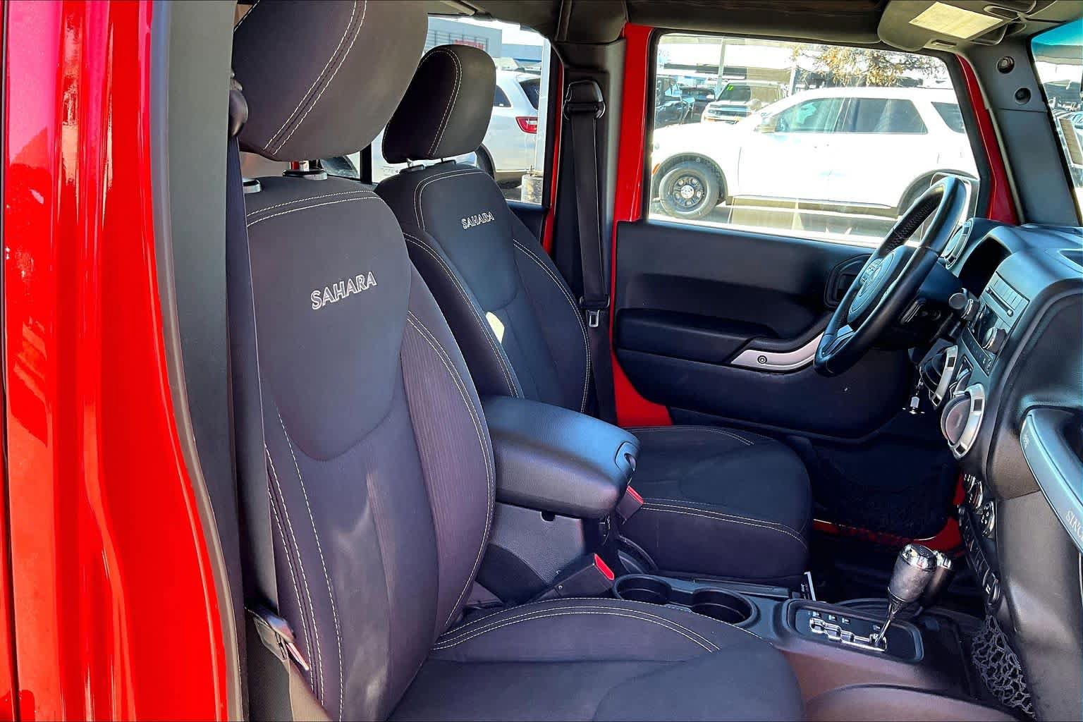 Certified 2018 Jeep Wrangler Unlimited Sahara w/ Connectivity Group AWD/4WD image 5