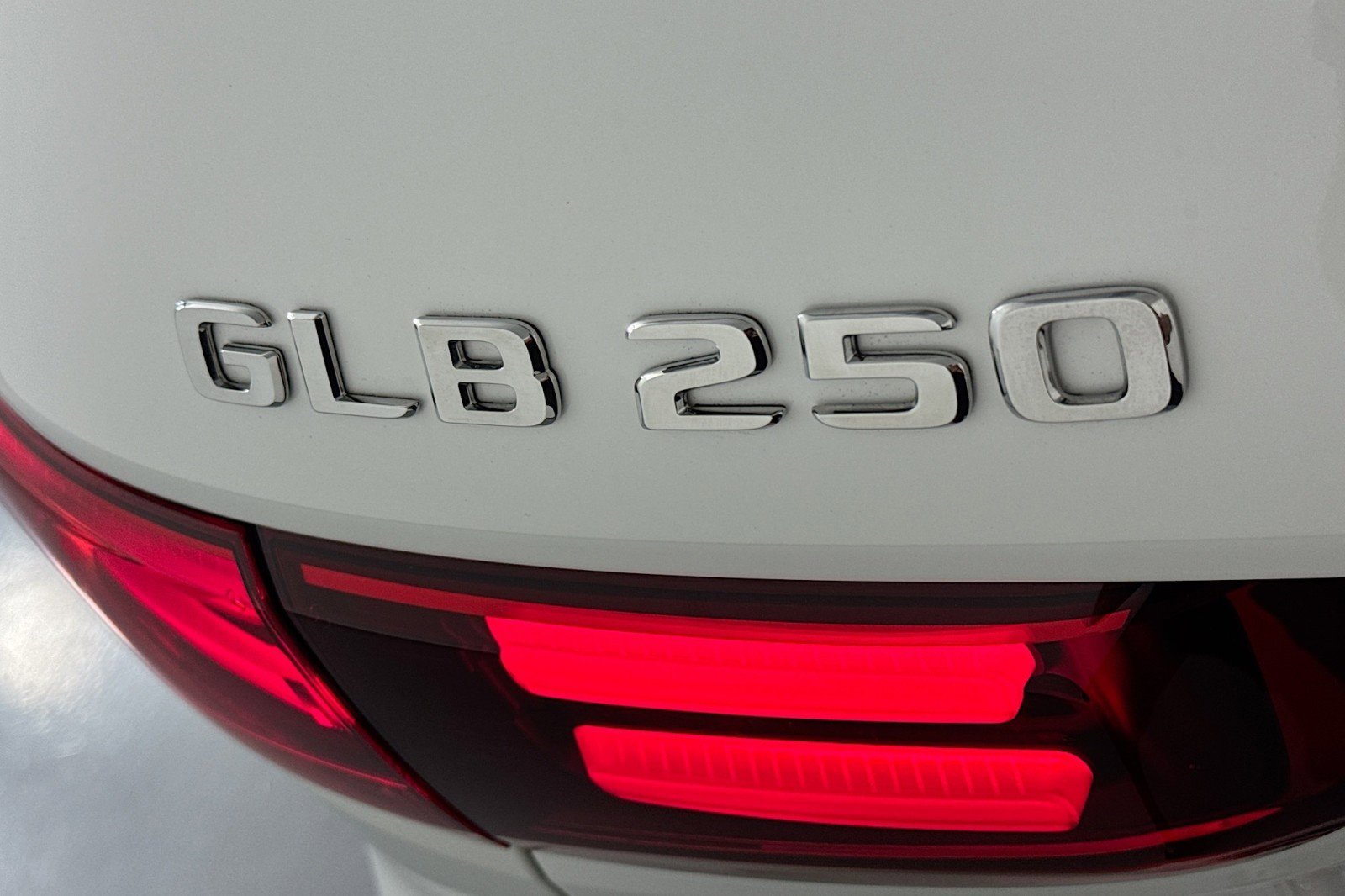 New 2026 Mercedes-Benz GLB 250 image 8