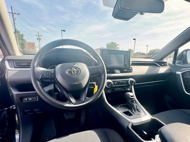 Used 2022 Toyota RAV4 LE AWD/4WD image 7