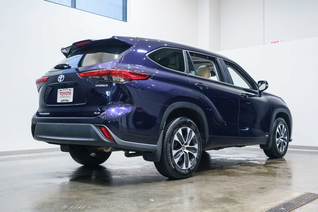 Used 2023 Toyota Highlander XLE AWD/4WD image 9