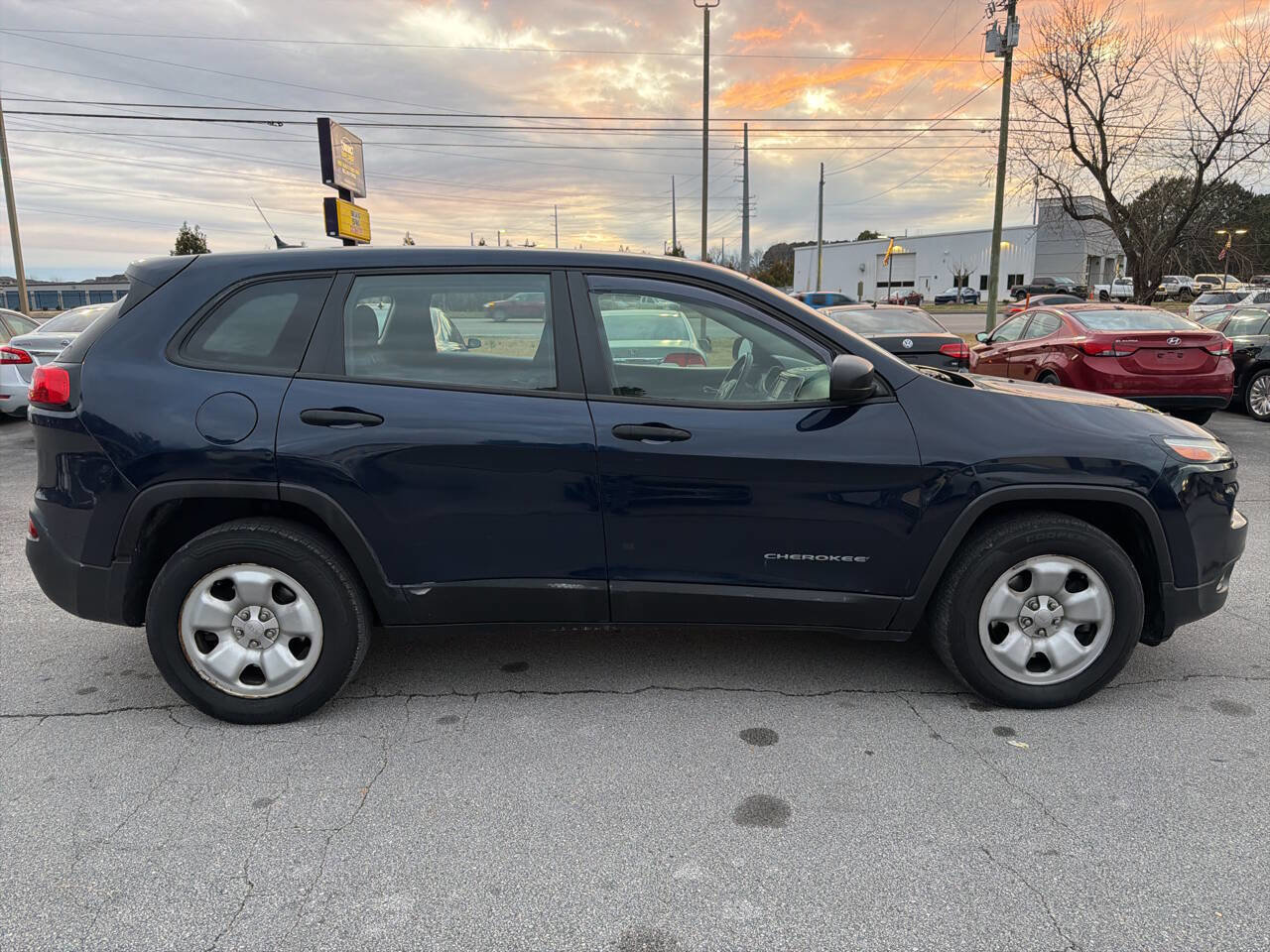 Used 2014 Jeep Cherokee Sport w/ Cold Weather Group AWD/4WD image 5