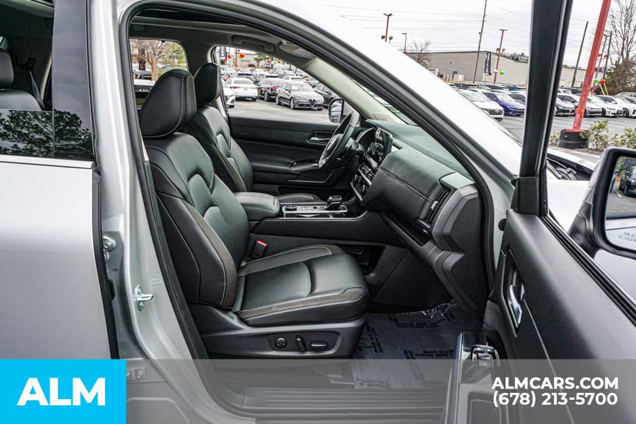 Used 2025 Nissan Pathfinder SL w/ SL Premium Package image 25
