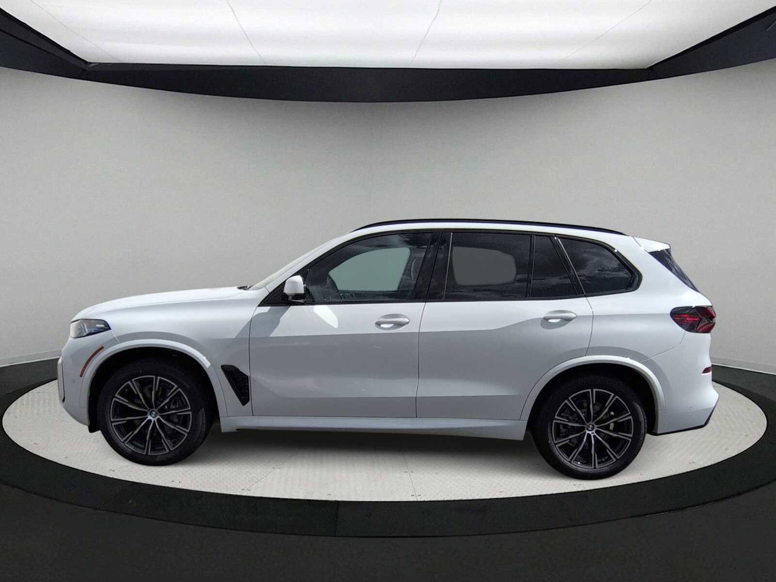 New 2026 BMW X5 xDrive40i w/ Executive Package image 5