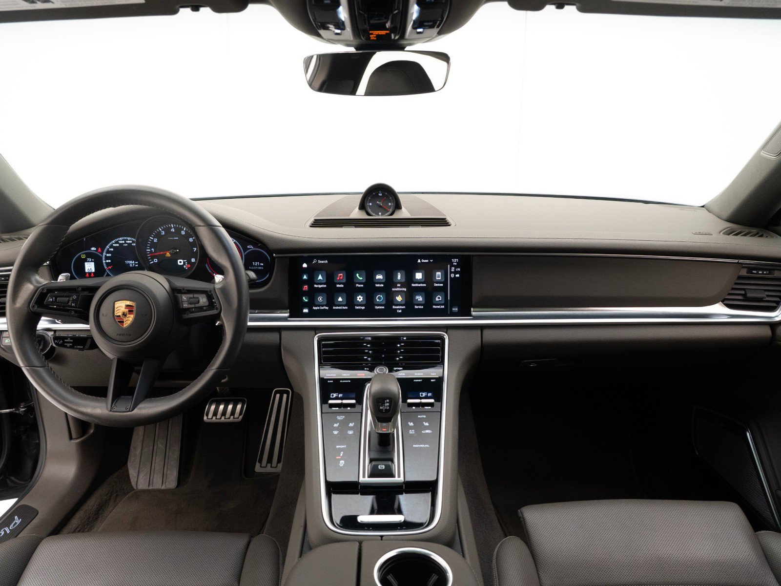 Certified 2022 Porsche Panamera 4 Platinum Edition image 4