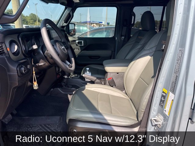 Used 2025 Jeep Gladiator Mojave AWD/4WD image 13