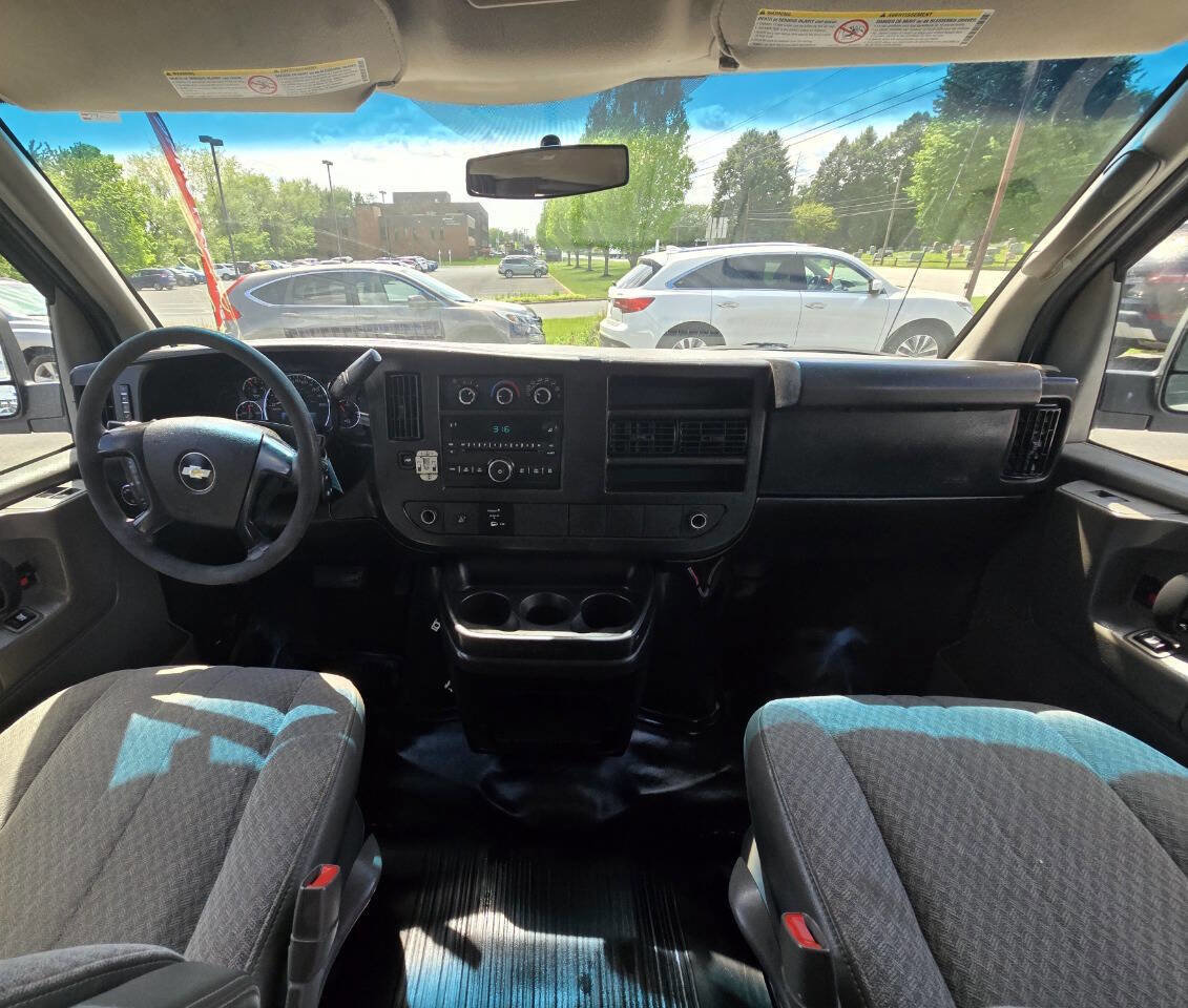 Used 2012 Chevrolet Express 3500 LS image 17