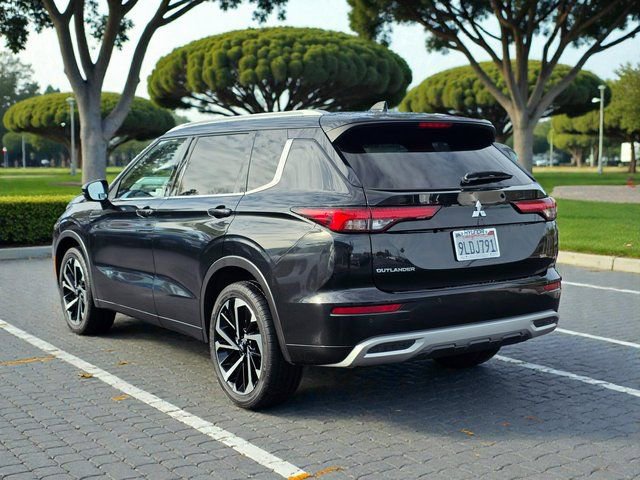 Used 2023 Mitsubishi Outlander SEL image 7