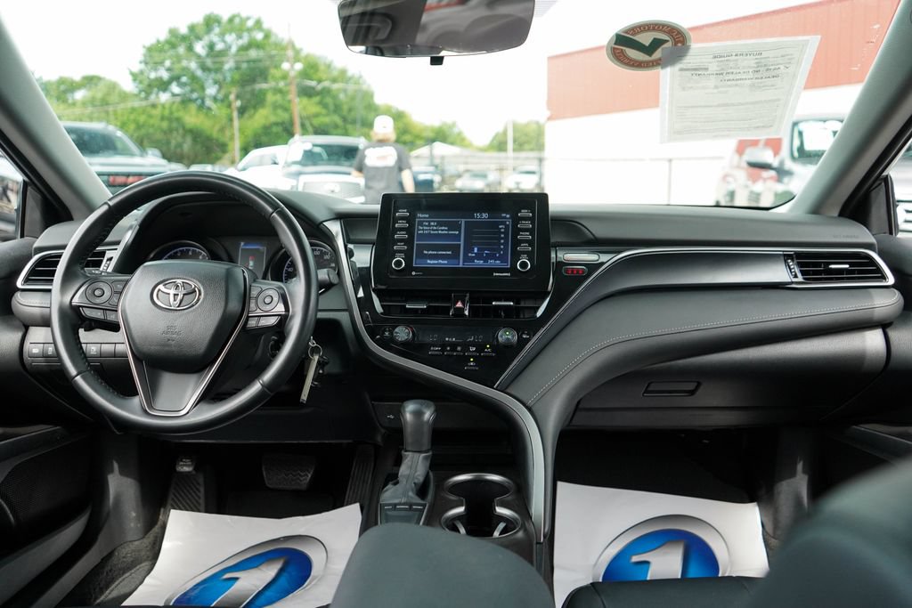 Used 2024 Toyota Camry SE FWD image 9
