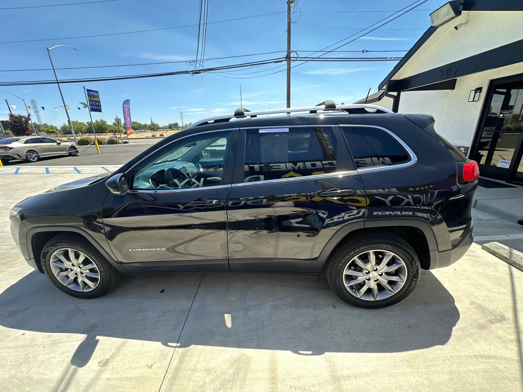 Used 2018 Jeep Cherokee Limited AWD/4WD image 8