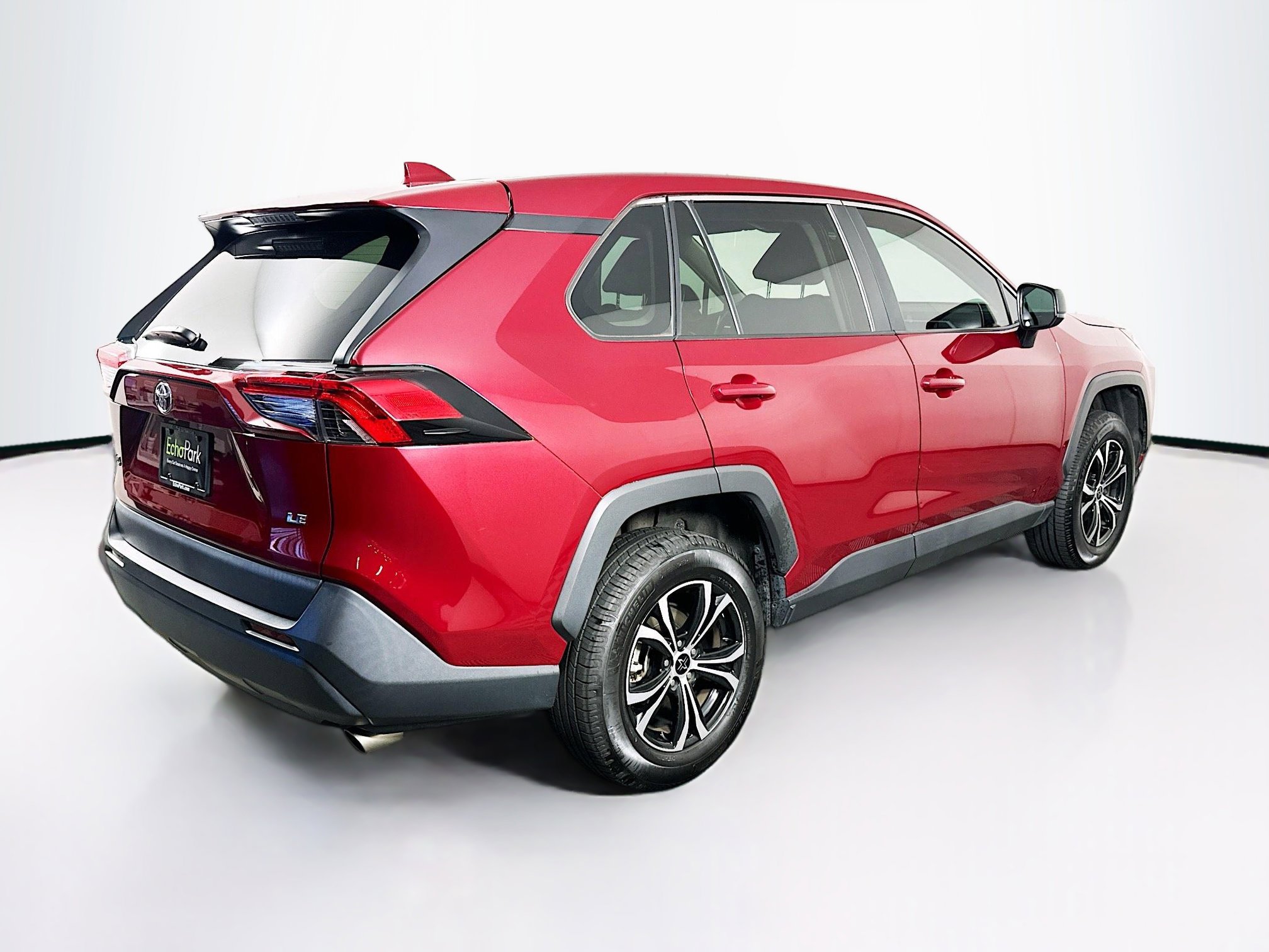 Used 2022 Toyota RAV4 LE image 9