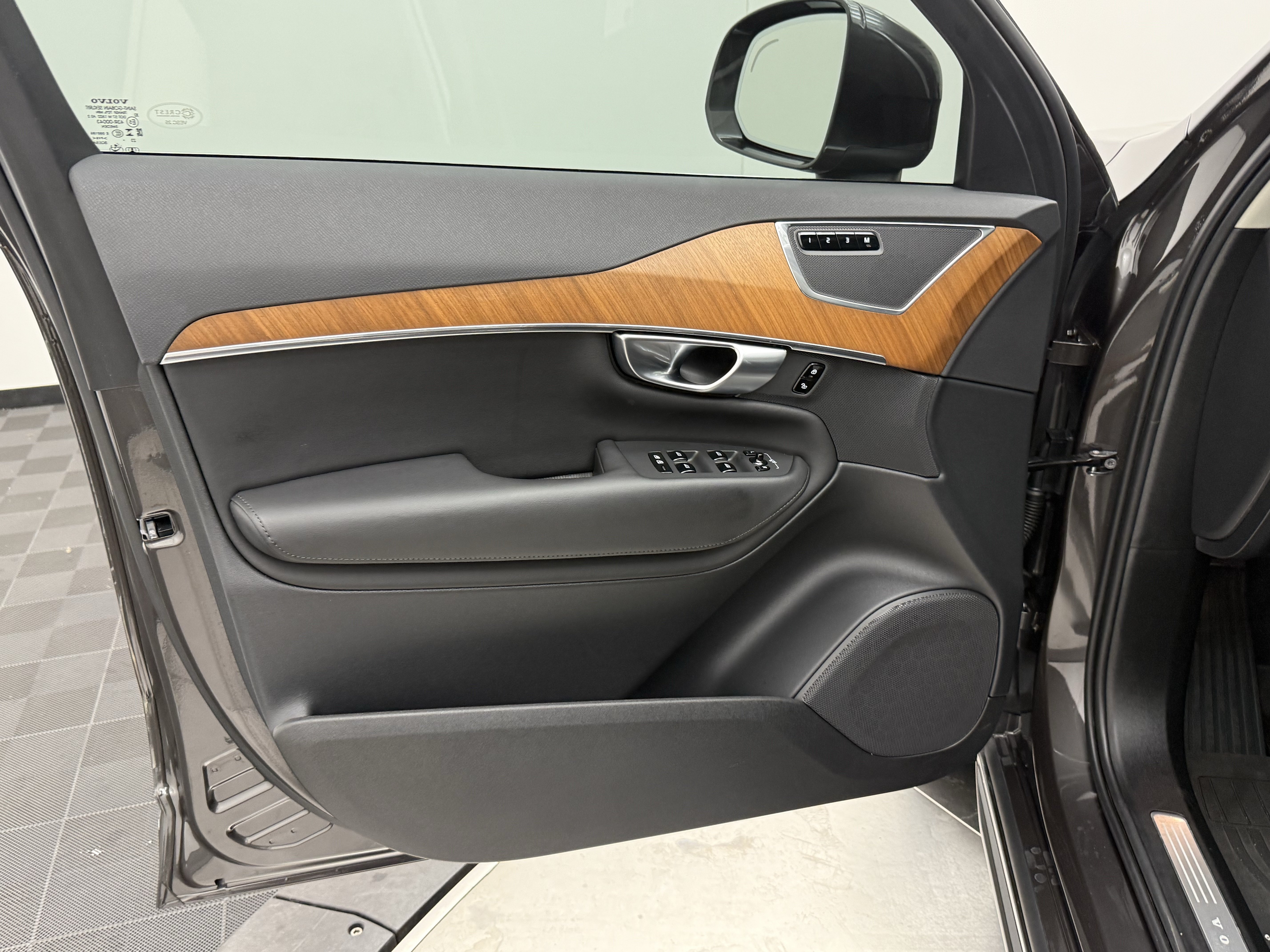 Certified 2024 Volvo XC90 B6 Plus AWD/4WD image 10