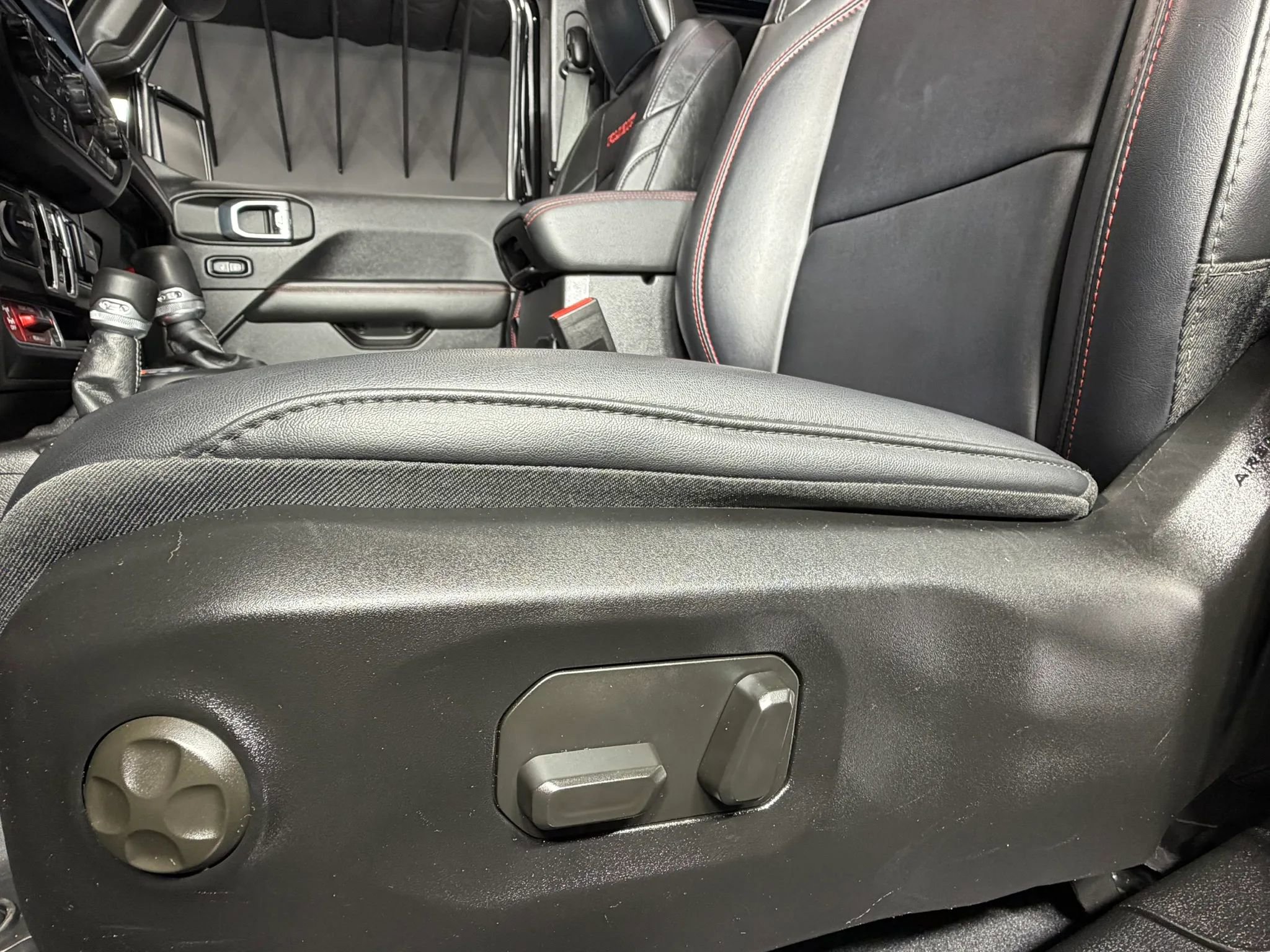 Used 2024 Jeep Wrangler Unlimited Rubicon image 25