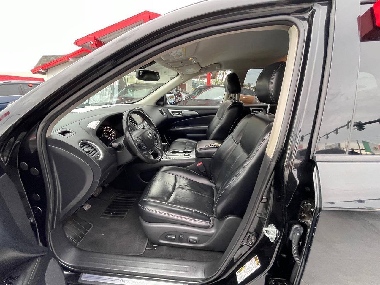Used 2019 Nissan Pathfinder SL AWD/4WD image 9