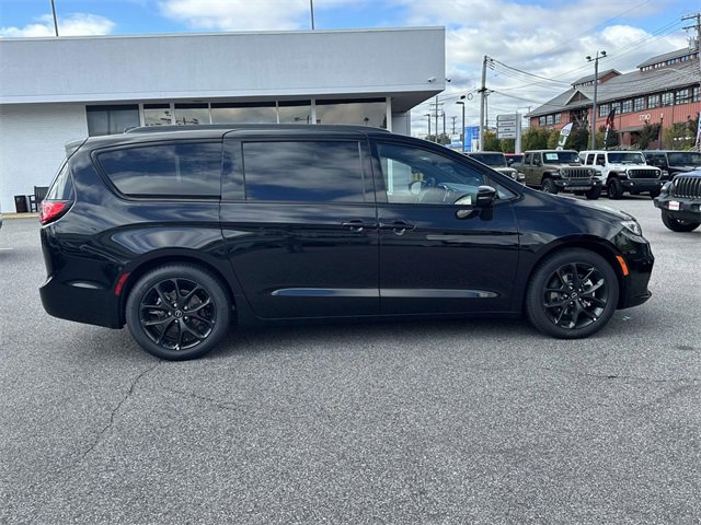 New 2026 Chrysler Pacifica Limited image 35