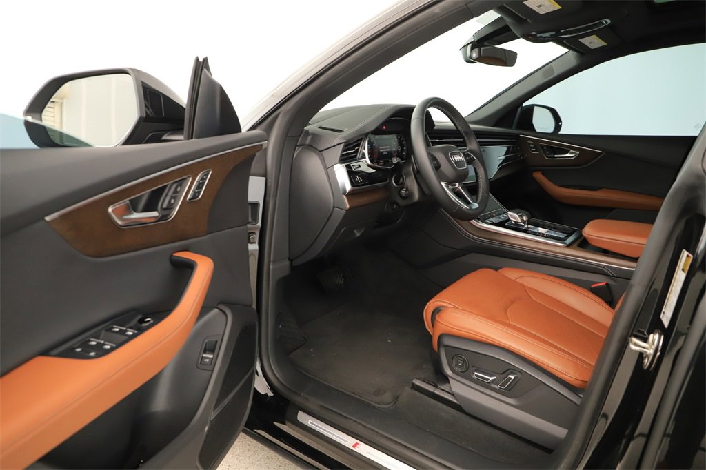 Used 2025 Audi Q8 Prestige w/ Prestige Package image 14