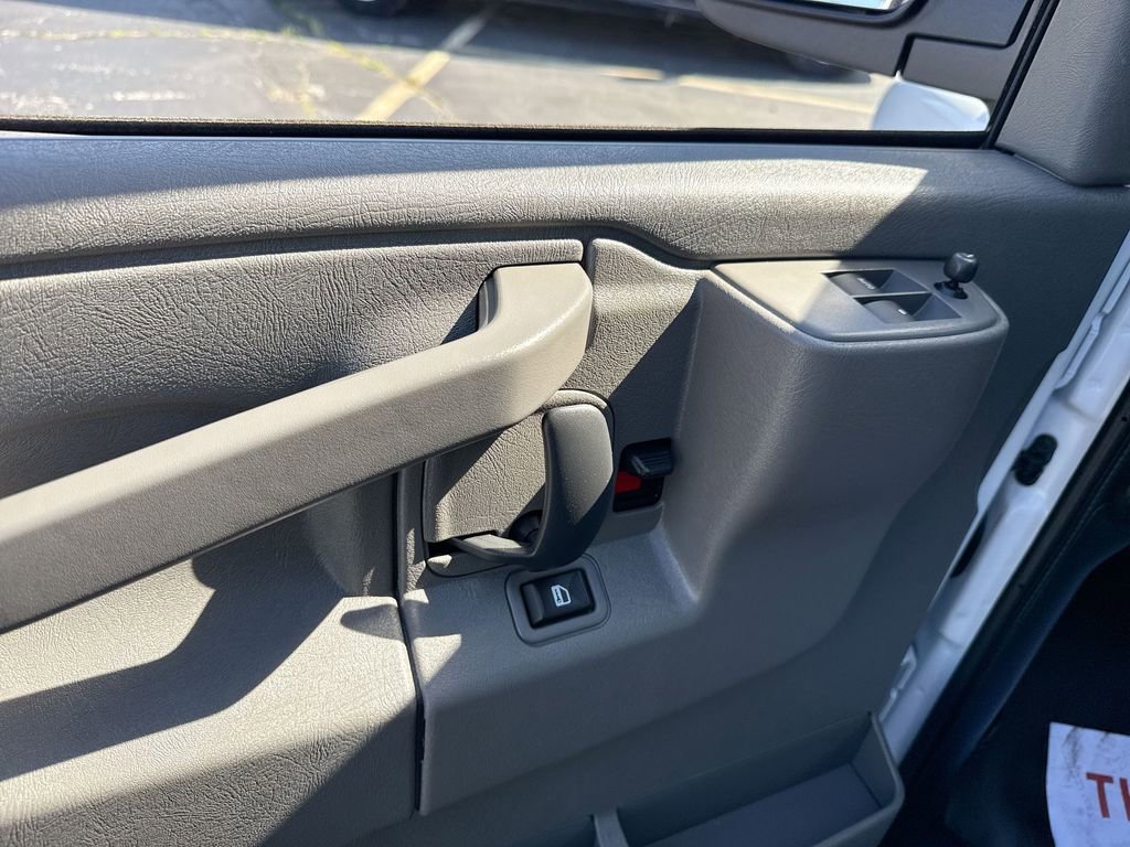 Used 2025 GMC Savana 2500 RWD image 23