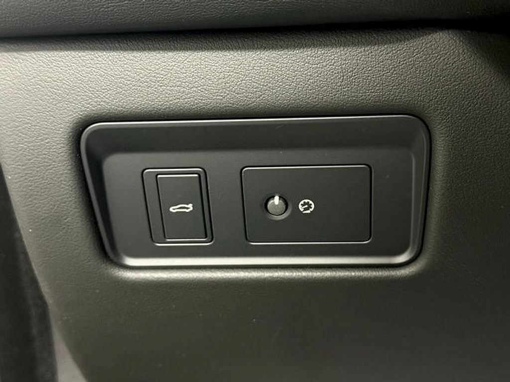 New 2024 Jaguar XF R-Dynamic SE AWD/4WD image 41