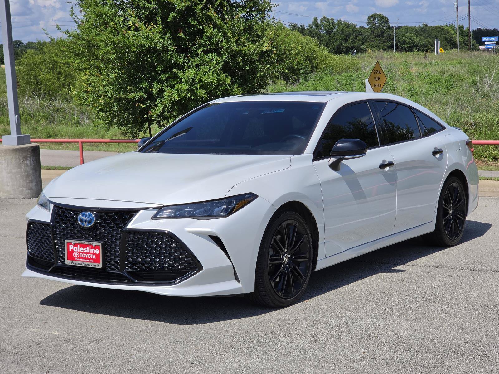 Used 2022 Toyota Avalon XSE FWD image 3