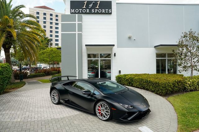 Used 2022 Lamborghini Huracan EVO image 1