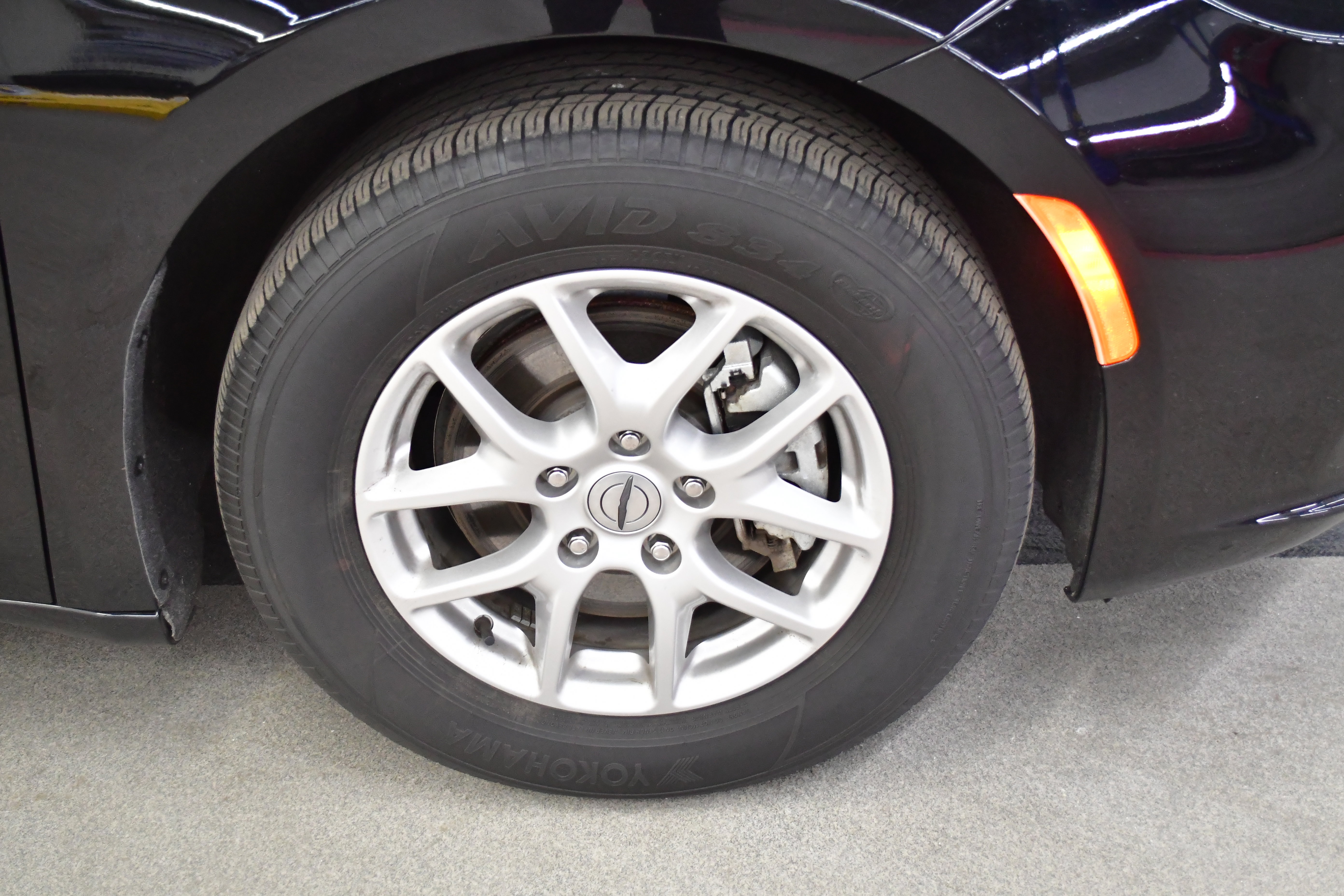 Used 2024 Chrysler Pacifica Touring-L FWD image 38