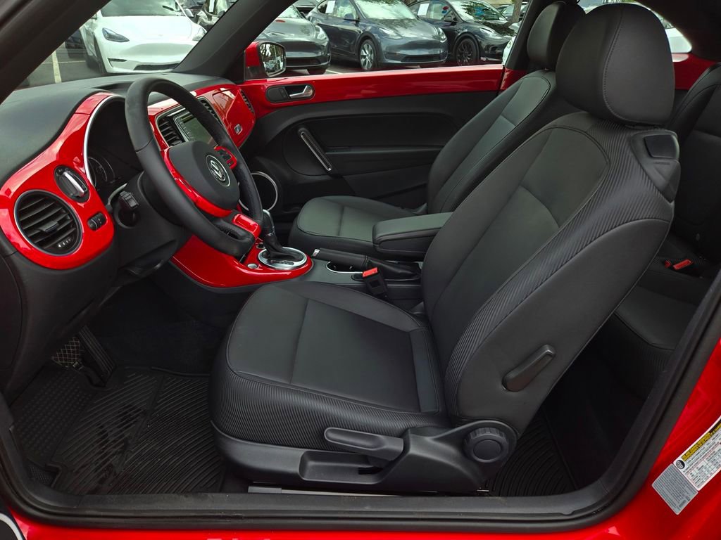 Used 2018 Volkswagen Beetle 2.0T SE FWD image 12