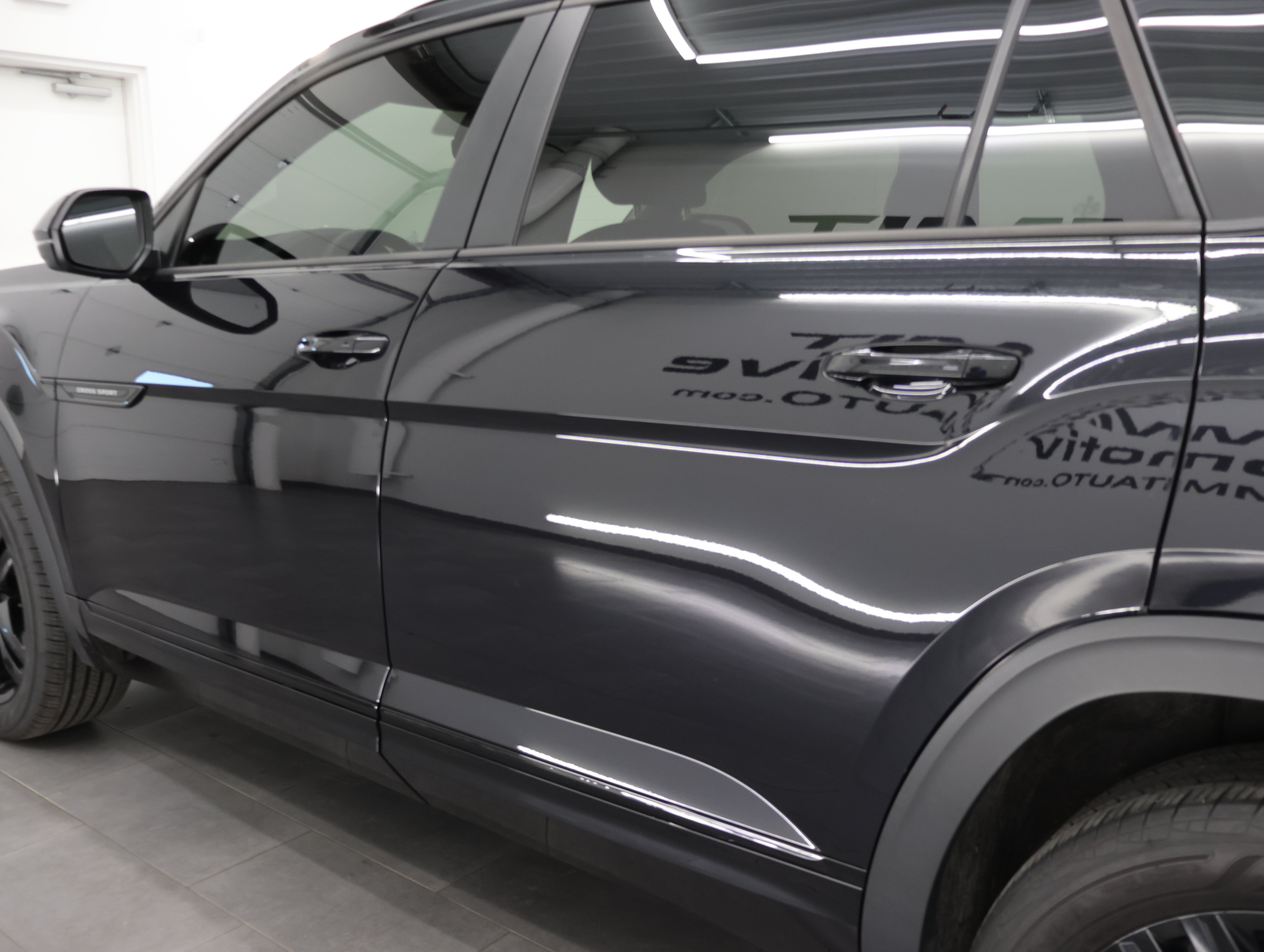 Used 2023 Volkswagen Atlas Cross Sport SEL R-Line AWD/4WD image 33