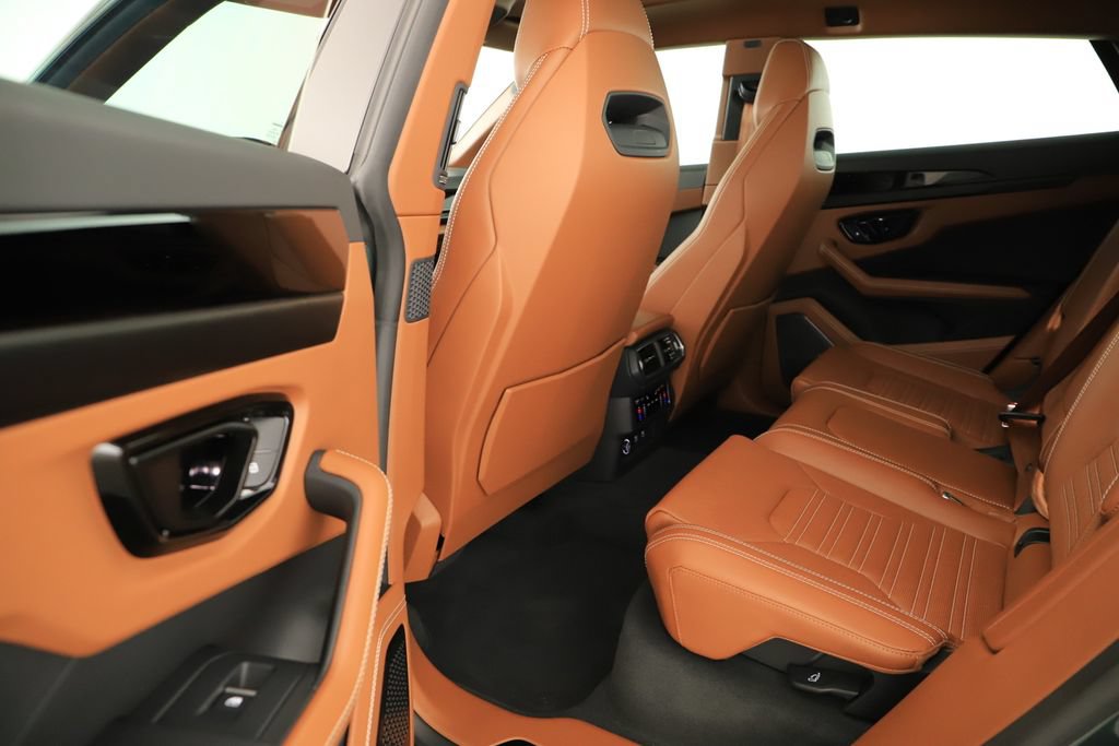 Used 2025 Lamborghini Urus SE AWD/4WD image 35