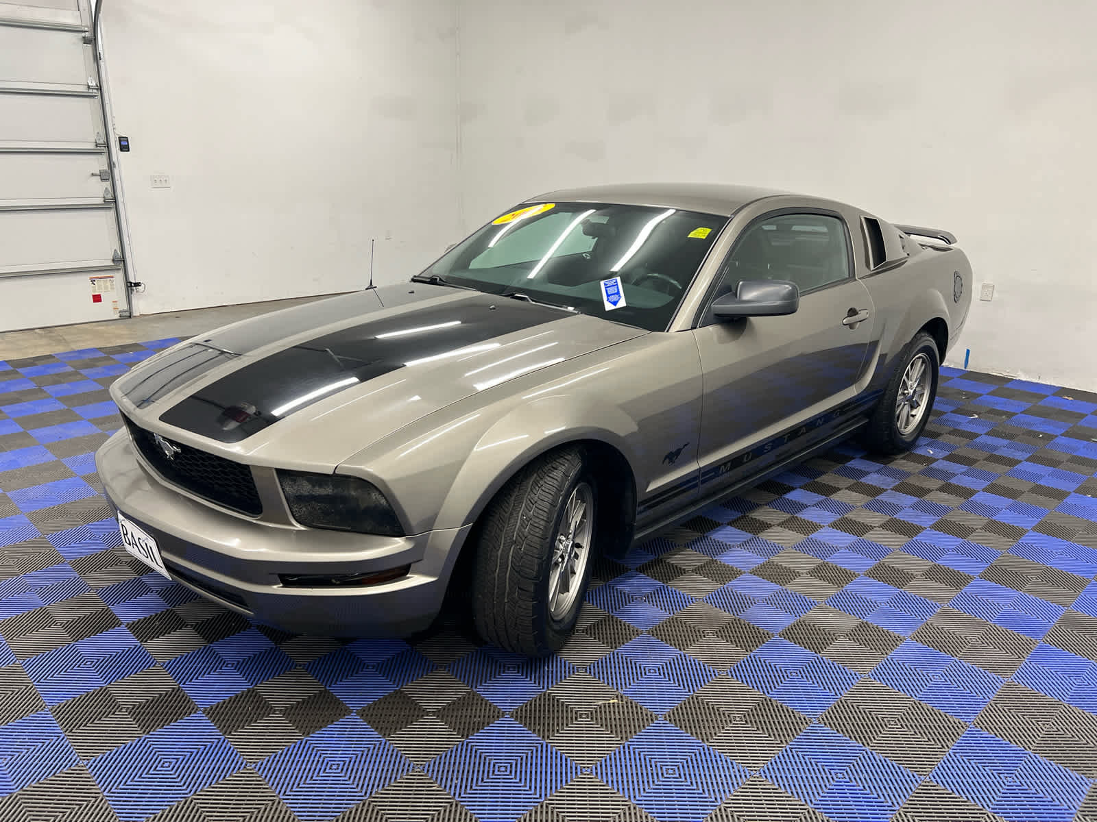 Used 2005 Ford Mustang Deluxe image 8