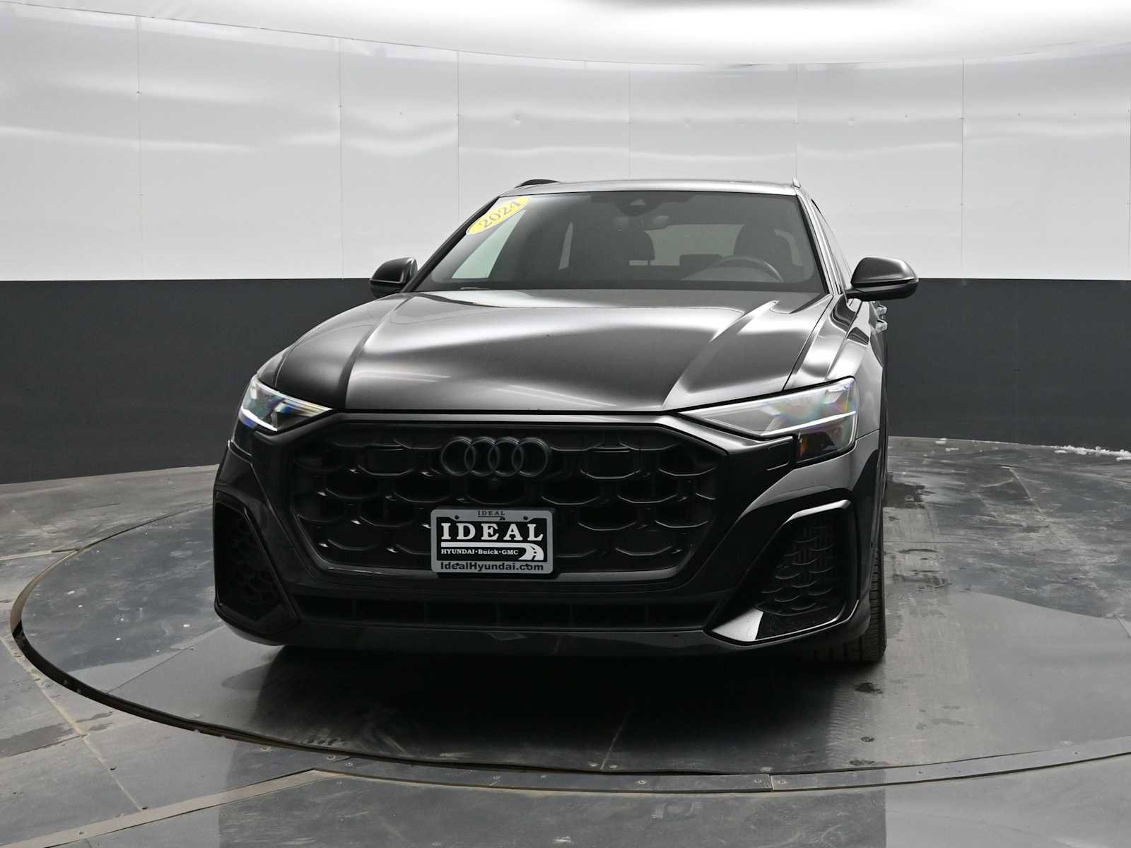 Used 2024 Audi SQ8 Premium Plus w/ S Sport Package image 3