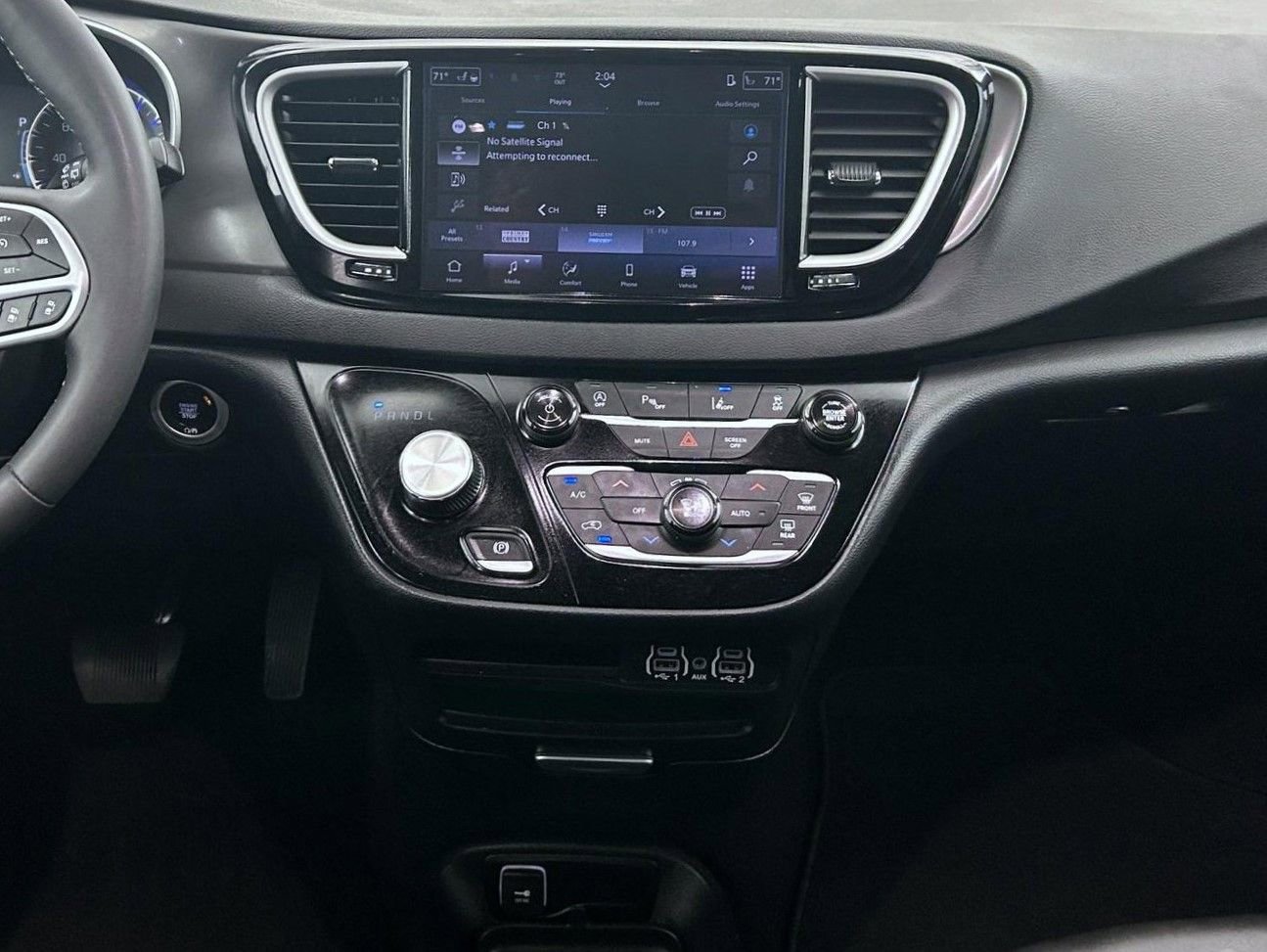 Used 2025 Chrysler Pacifica Select FWD image 12