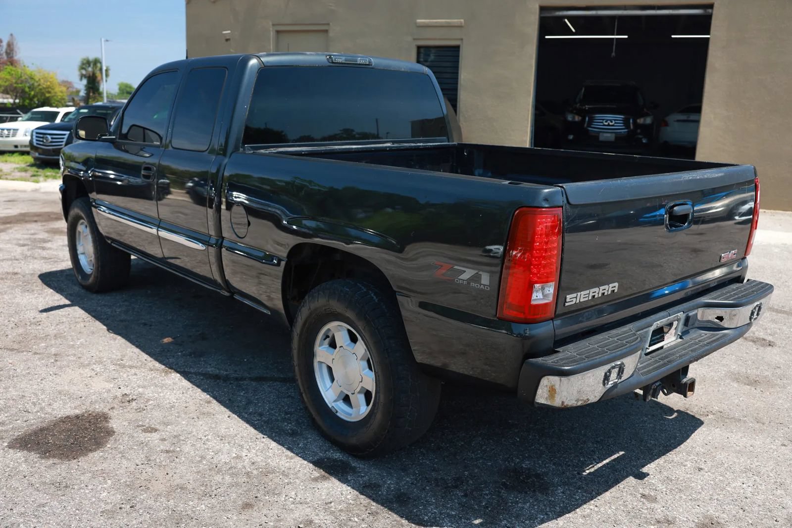 Used 2004 GMC Sierra 1500 SLT w/ Light Duty Power Package AWD/4WD image 4