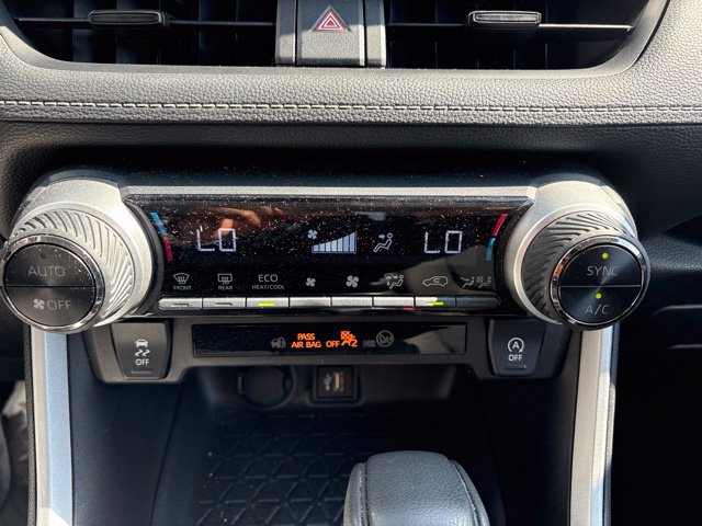 Used 2025 Toyota RAV4 XLE AWD/4WD image 17