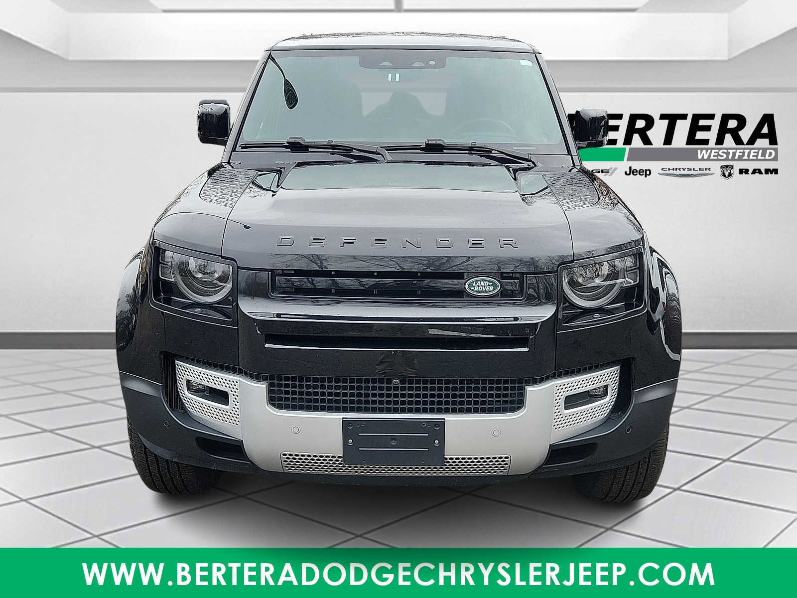 Used 2025 Land Rover Defender 110 S image 2