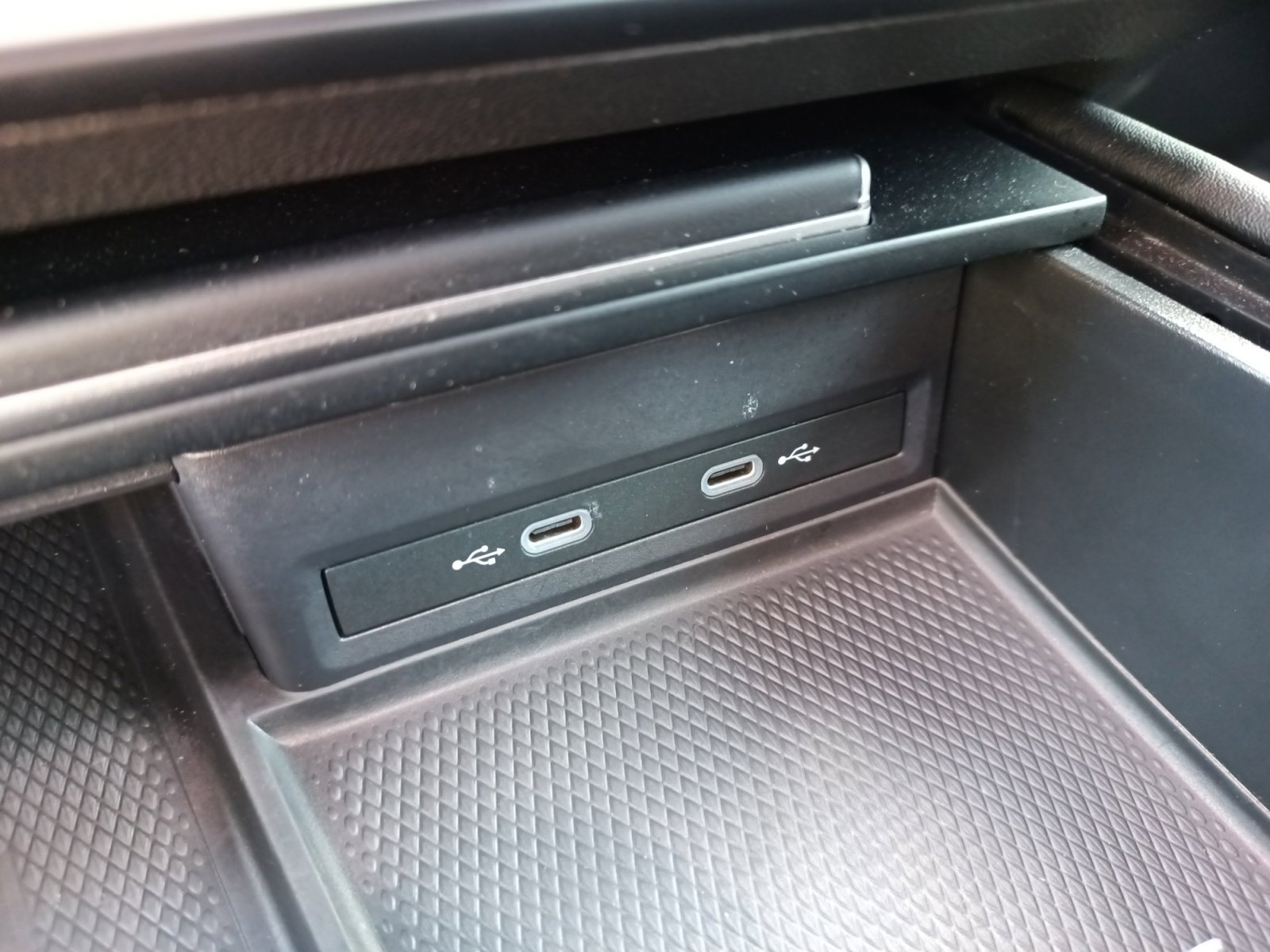 Used 2024 Volkswagen Atlas Cross Sport SE image 18