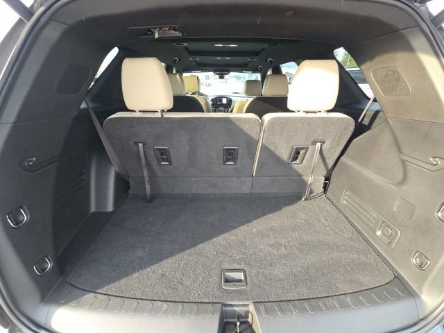 Used 2022 Chevrolet Traverse Premier FWD image 13