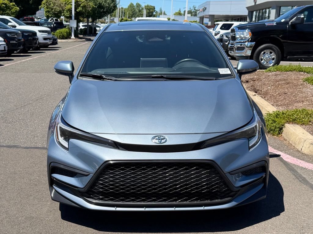 Used 2025 Toyota Corolla SE w/ SE Premium Package FWD image 3