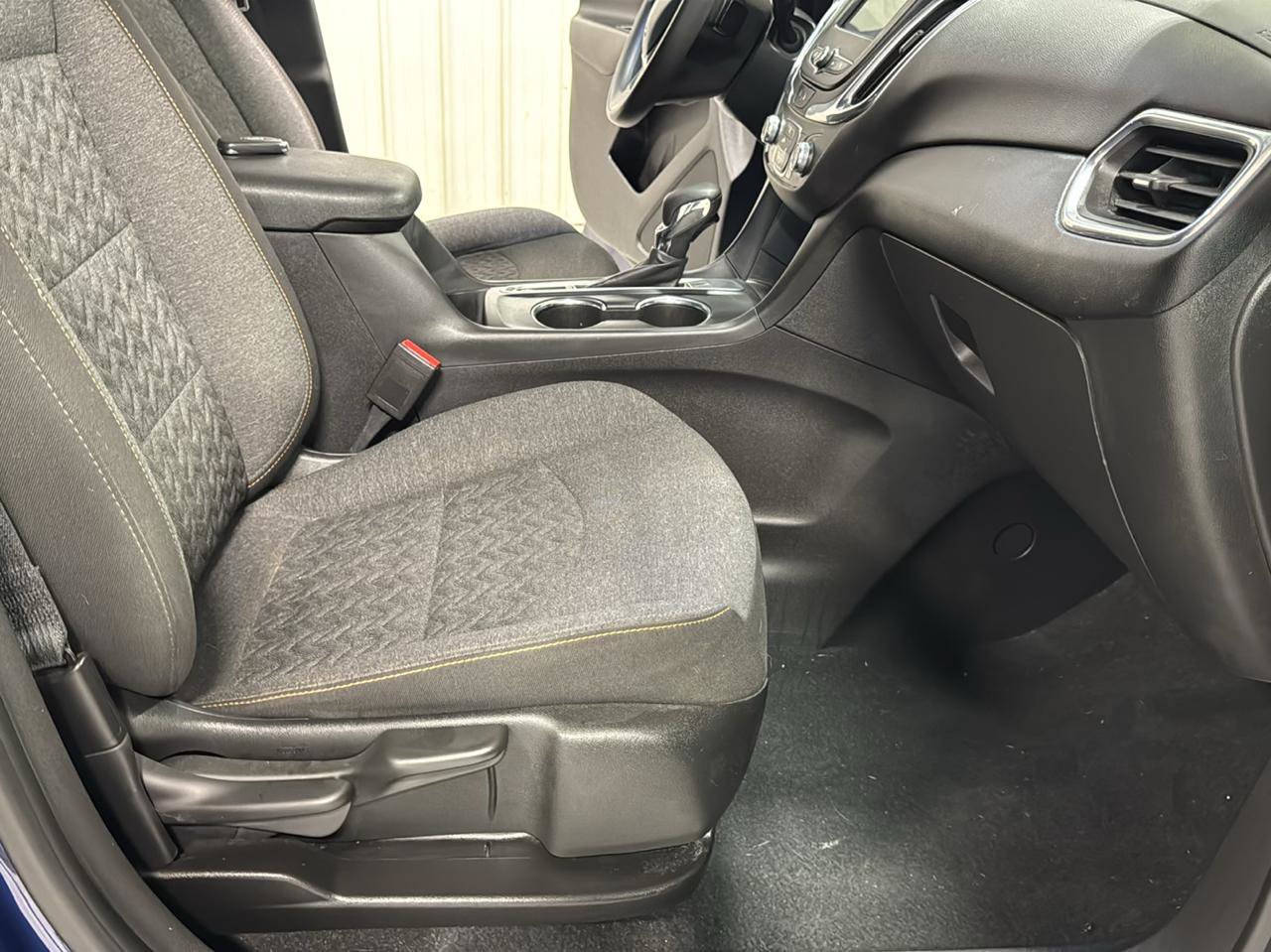 Used 2022 Chevrolet Equinox LT FWD image 22