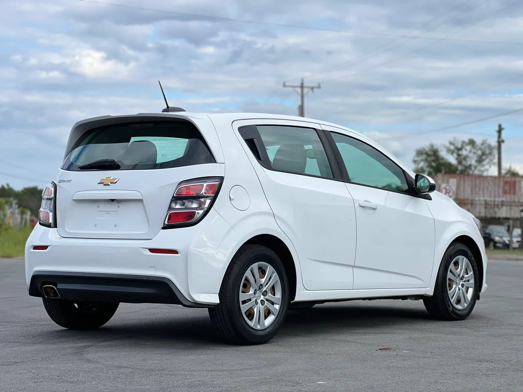 Used 2017 Chevrolet Sonic LT FWD image 5