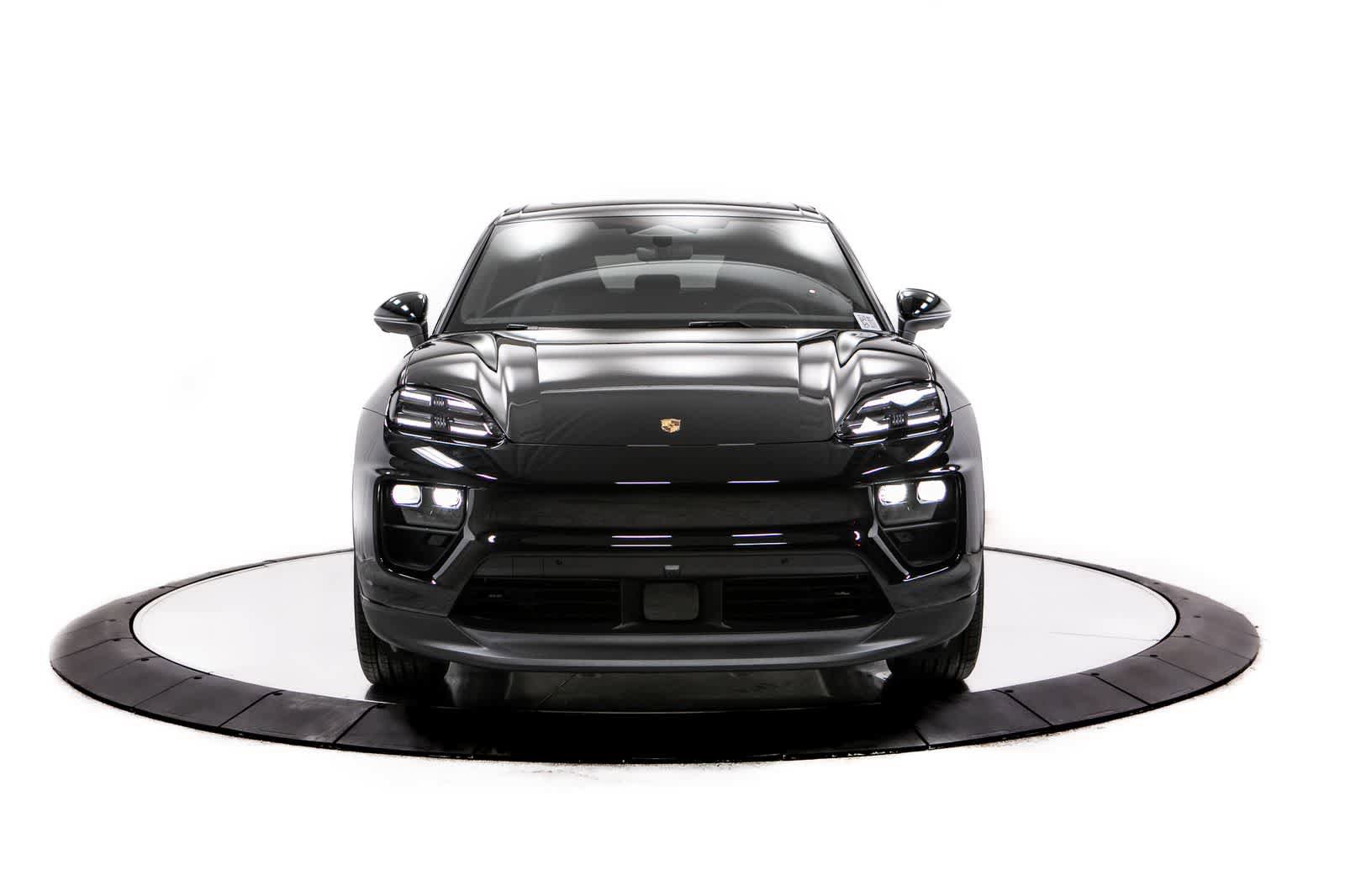 New 2026 Porsche Macan Electric RWD image 10