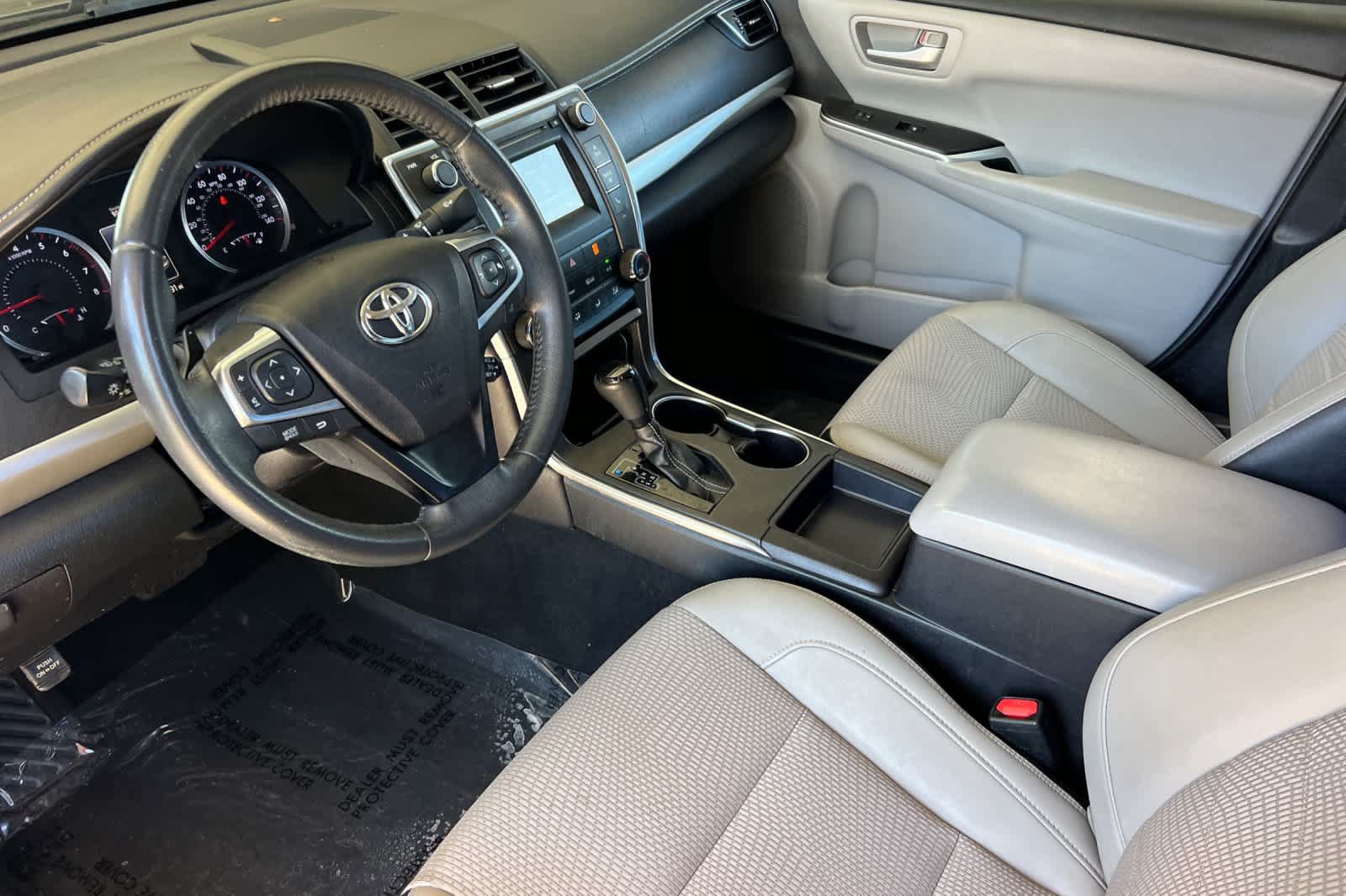 Used 2017 Toyota Camry SE FWD image 11