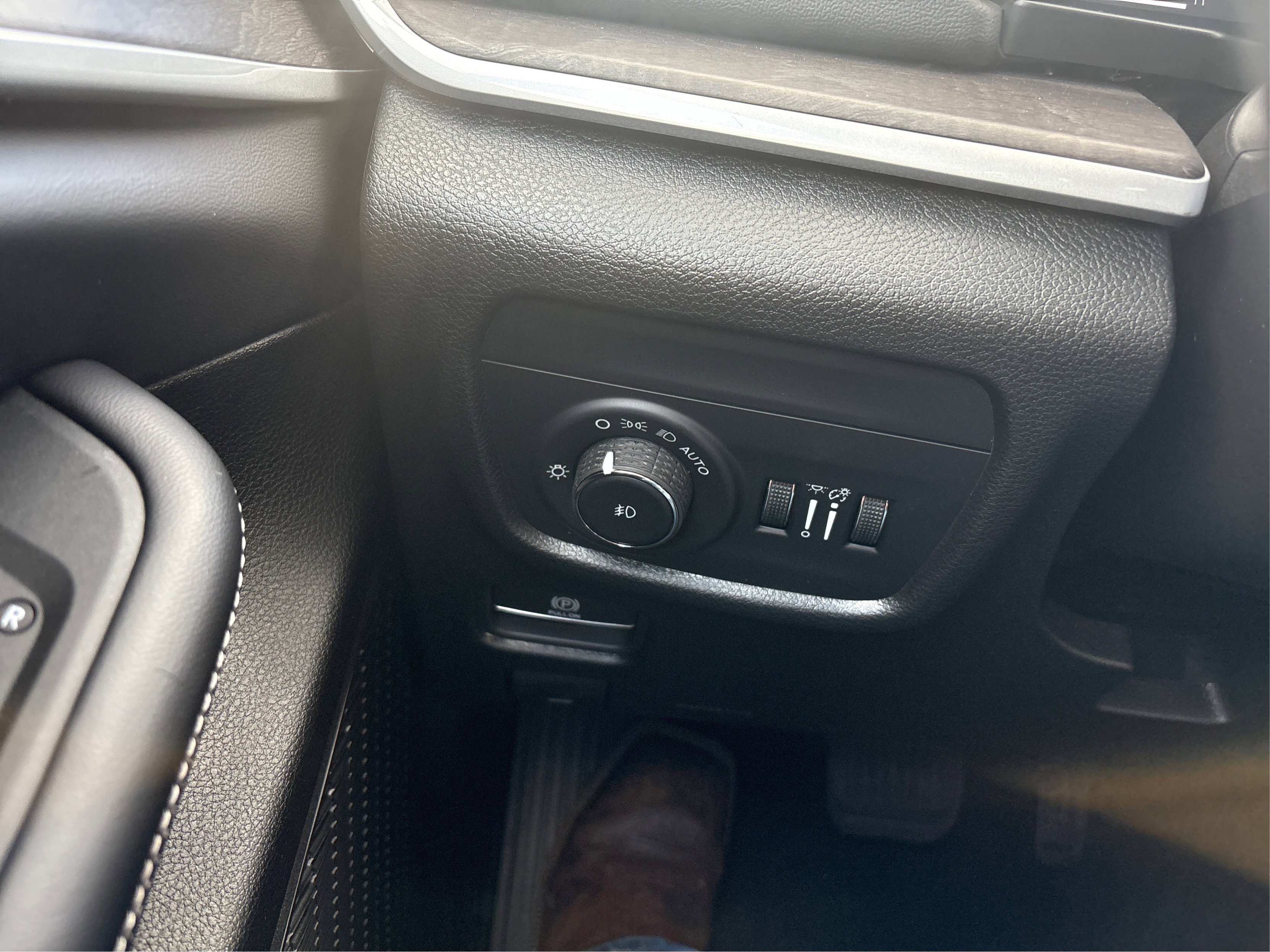 New 2025 Jeep Grand Cherokee Limited w/ Trailer Tow Package image 15