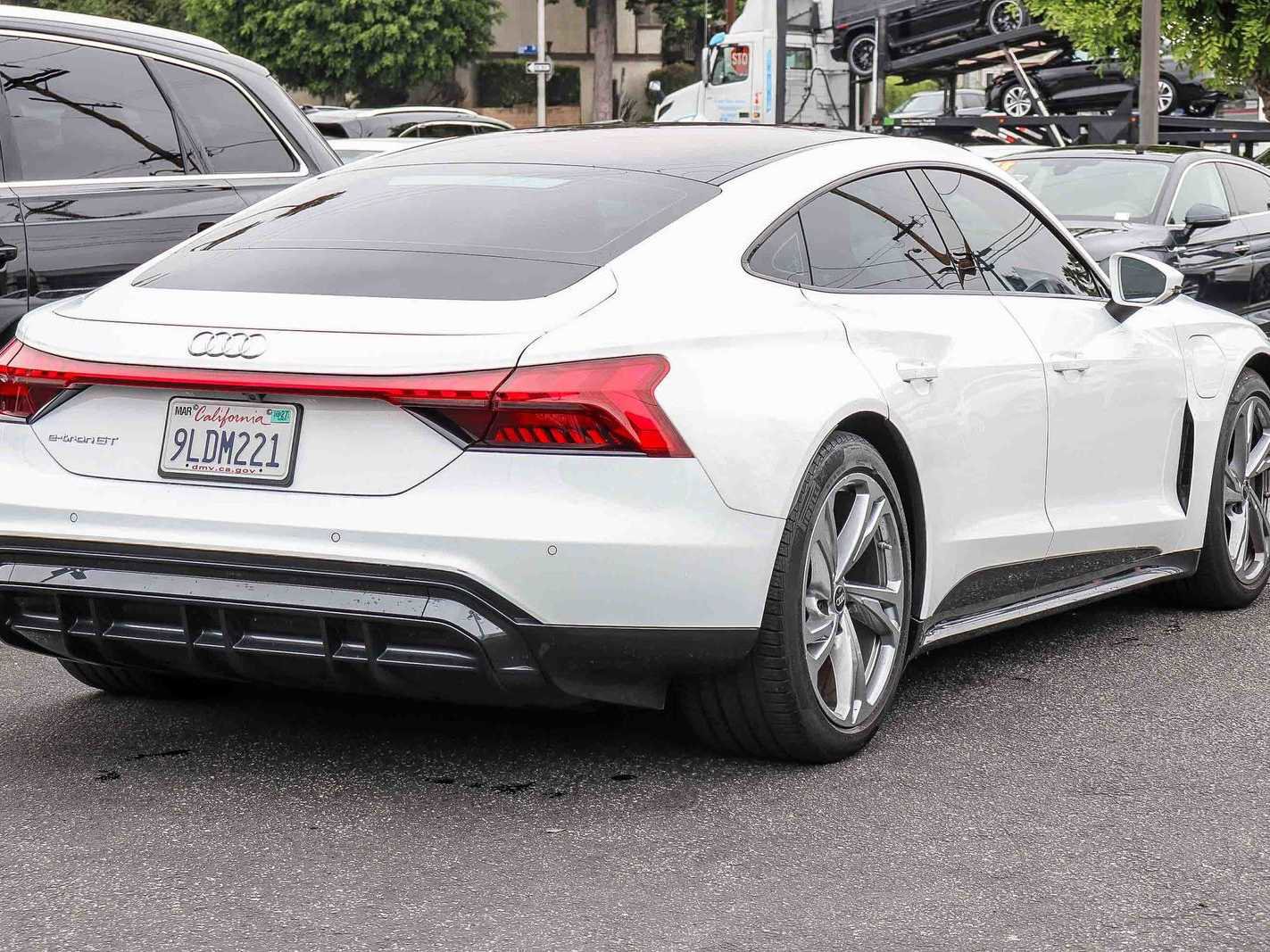 Used 2024 Audi e-tron GT Premium Plus w/ Executive Package AWD/4WD image 4