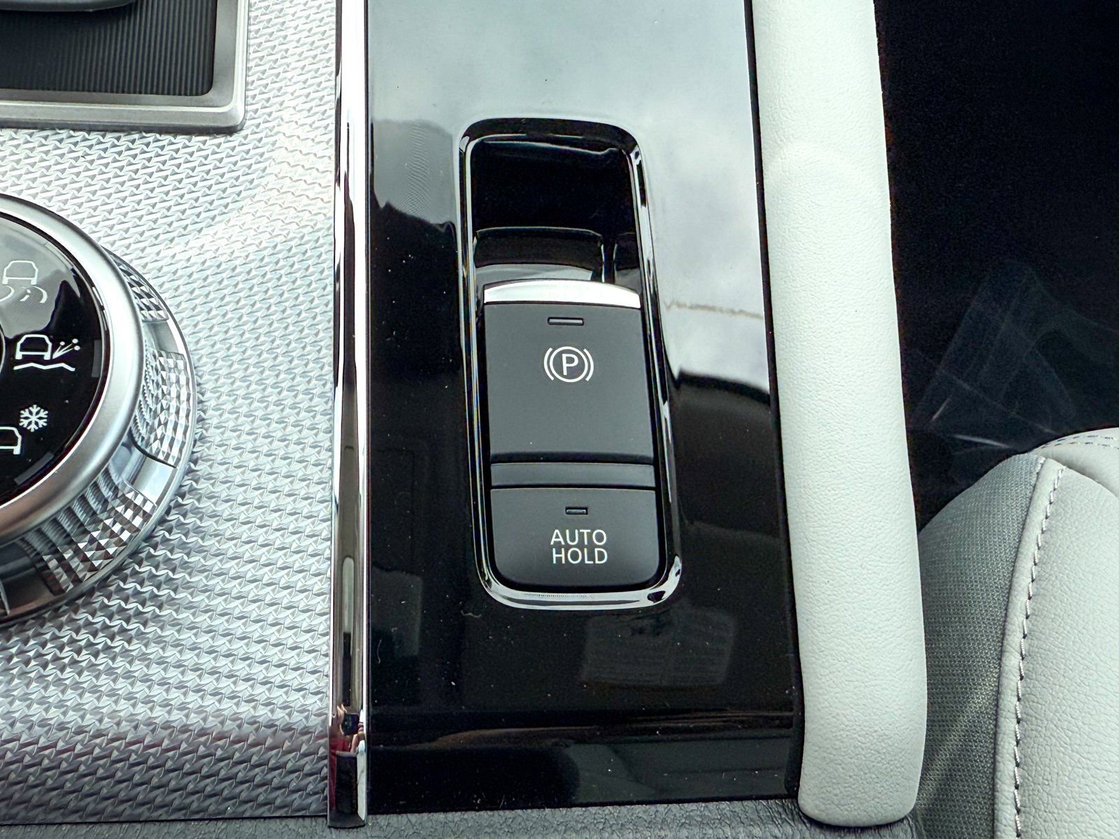 New 2025 Mitsubishi Outlander SEL image 39