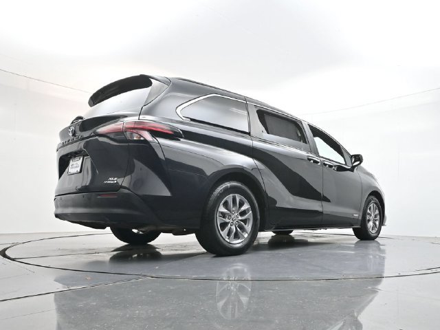 Used 2021 Toyota Sienna XLE FWD image 49