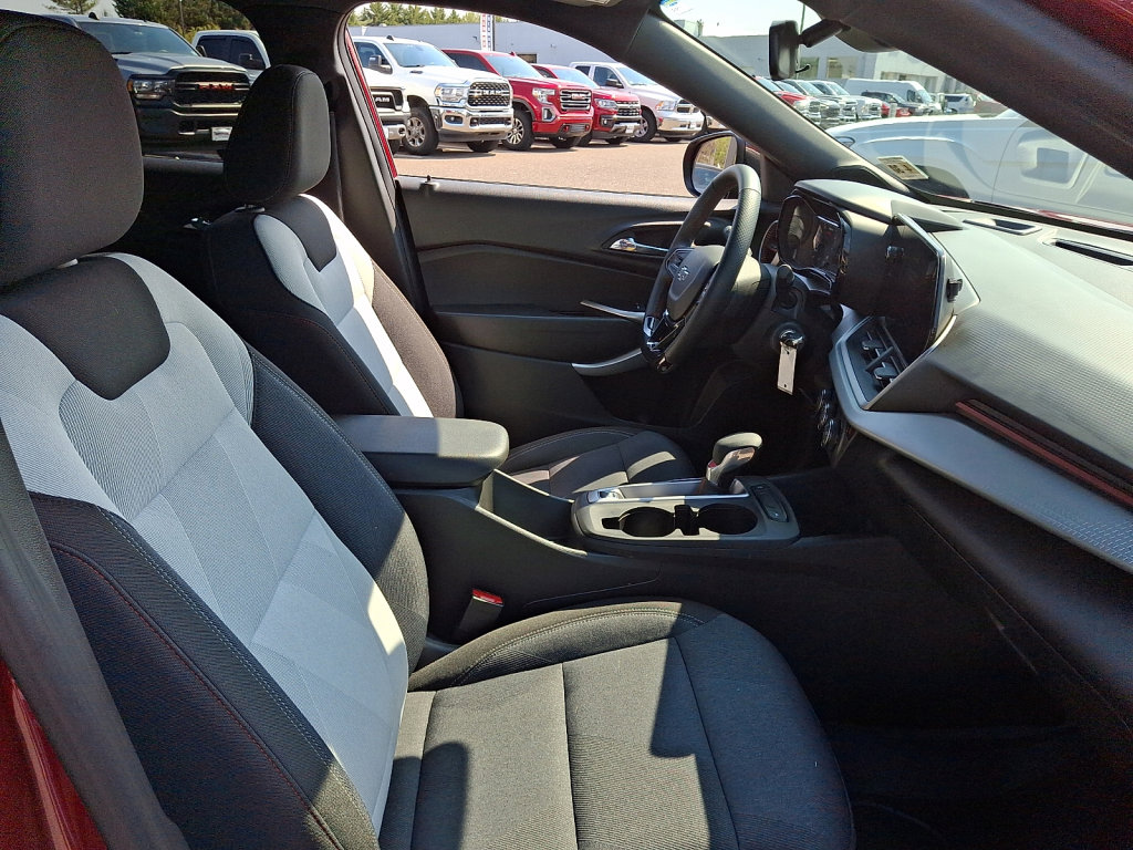 Used 2025 Chevrolet Trax RS image 12