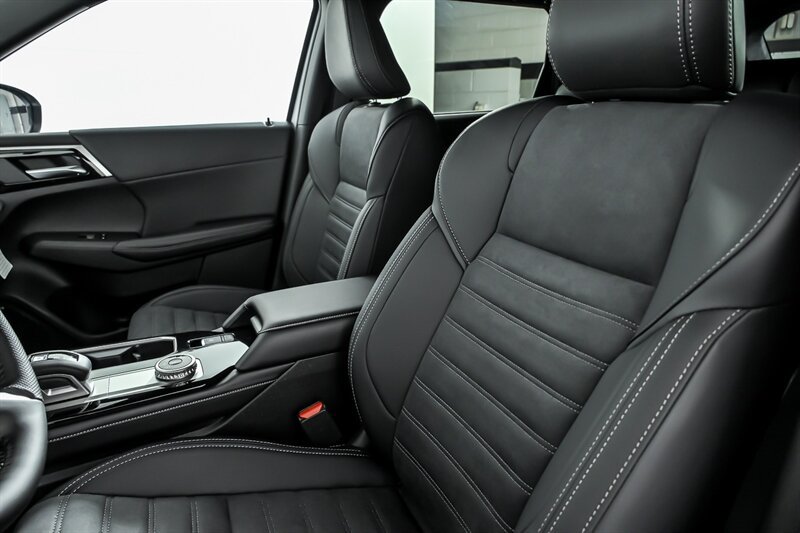 New 2026 Mitsubishi Outlander LE FWD image 14
