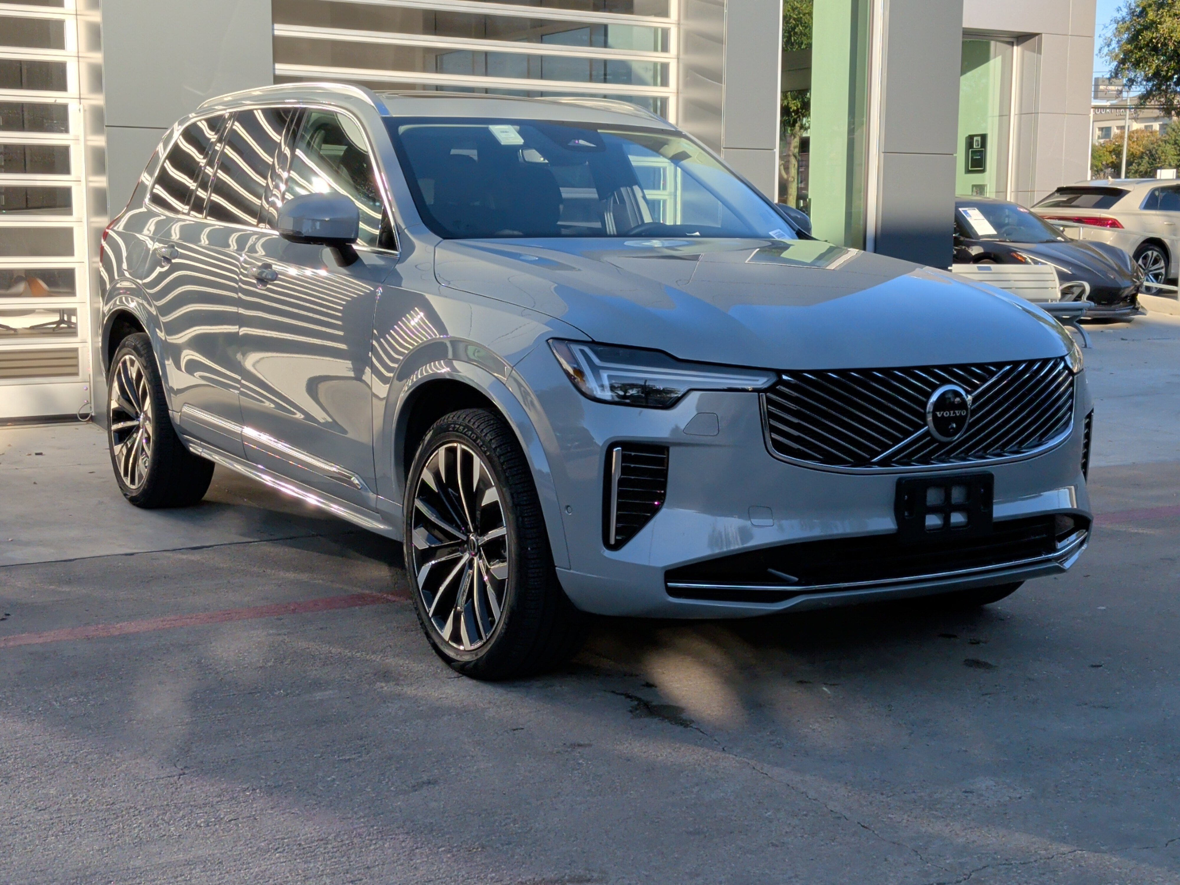 Used 2025 Volvo XC90 B6 Plus image 2