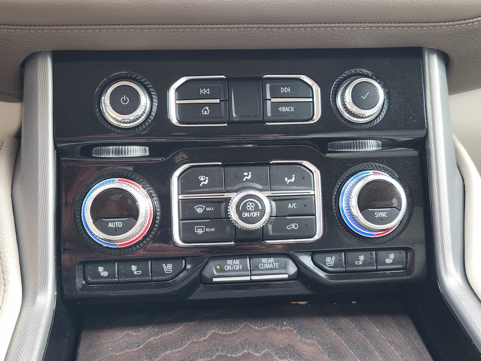 Used 2022 GMC Yukon Denali RWD image 22