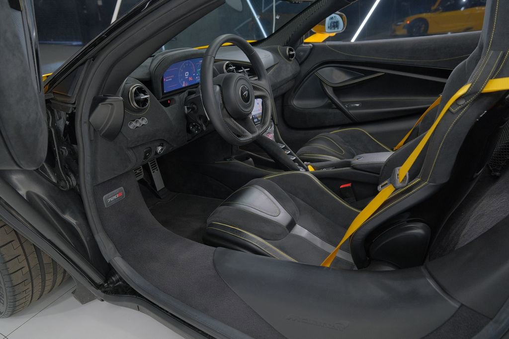 Used 2023 McLaren 720S Luxury image 44